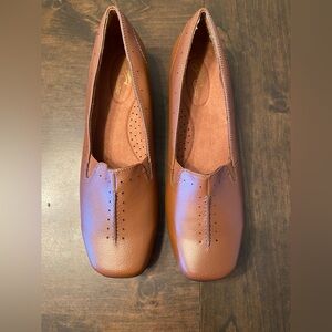 Easy Street 12M Women’s  Brown Leather Flats with Unique Finish NWOT